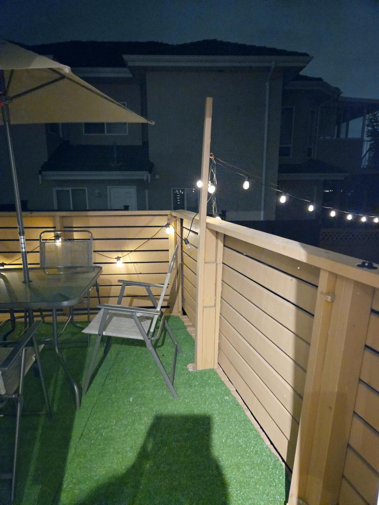 Cozy Stylish Black & White Design Room In The Heart Of Vancouver! Private Parking, Self Check-In & Just 4 Mins To Metrotown! المظهر الخارجي الصورة