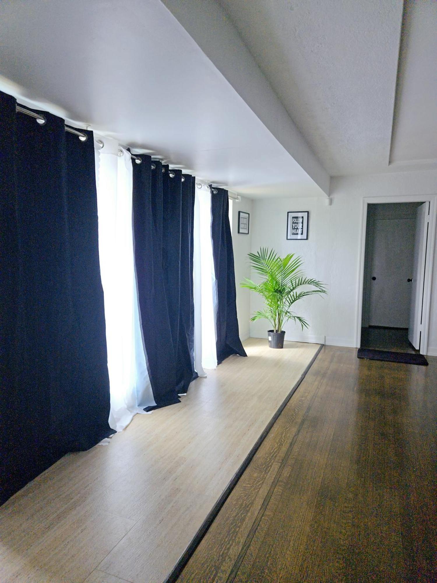 Cozy Stylish Black & White Design Room In The Heart Of Vancouver! Private Parking, Self Check-In & Just 4 Mins To Metrotown! المظهر الخارجي الصورة